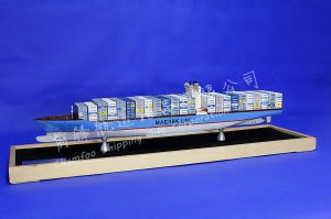 80cm EMMA MAERSK Mixed Colour Container Ship Model